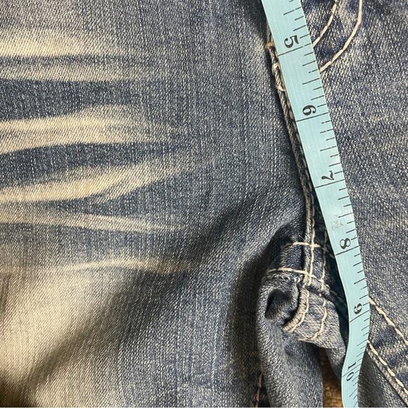Vanity Premium Distressed Curvy Cropped Jeans Size 29 NWT - Picture 9 of 9